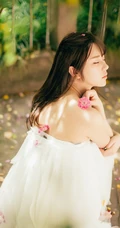 大眼美萌清新蔷薇花少女温暖春意户外写真