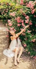 大眼美萌清新蔷薇花少女温暖春意户外写真