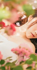 大眼美萌清新蔷薇花少女温暖春意户外写真