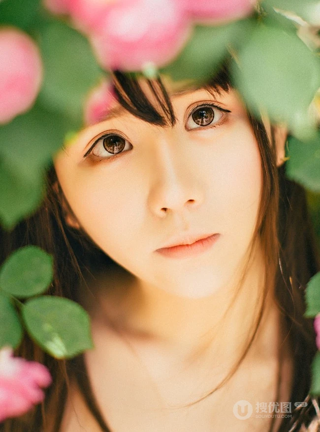 大眼美萌清新蔷薇花少女温暖春意户外写真