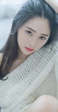 清纯长发可爱女生唯美室内照 时间的旅行滴答滴