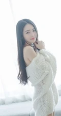 清纯长发可爱女生唯美室内照 时间的旅行滴答滴