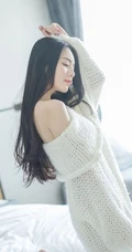 清纯长发可爱女生唯美室内照 时间的旅行滴答滴