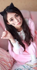 喵喵喵，可爱萌萌哒少女扮猫室内日记