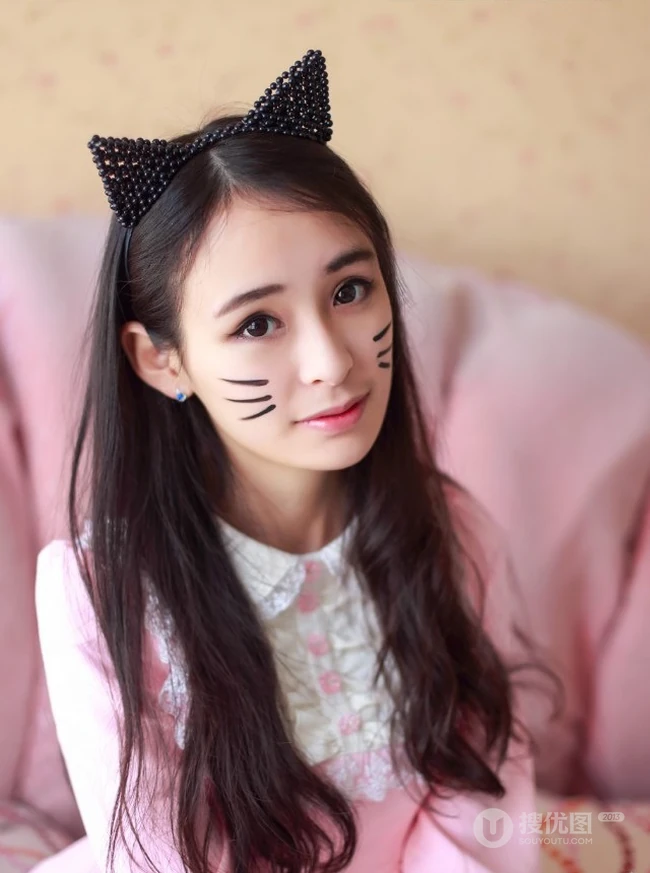 喵喵喵，可爱萌萌哒少女扮猫室内日记