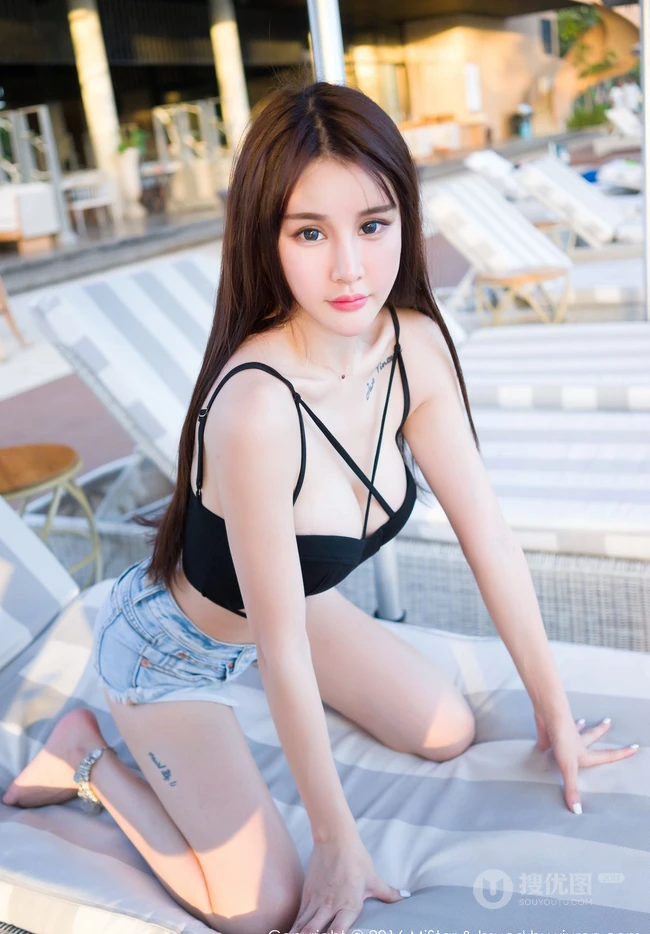 魅妍社女生Cheryl青树户外泳池边高清靓丽写真