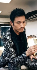 耿乐最新写真图片，悠闲自得轻松自然
