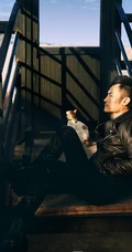 耿乐最新写真图片，悠闲自得轻松自然