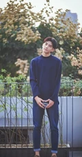 暖萌少年宋威龙清新文艺范街拍写真美图