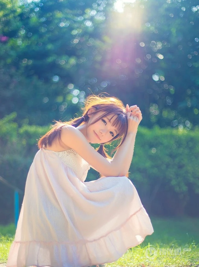 你的美正如你的微笑，公主裙可爱可爱女生户外写真