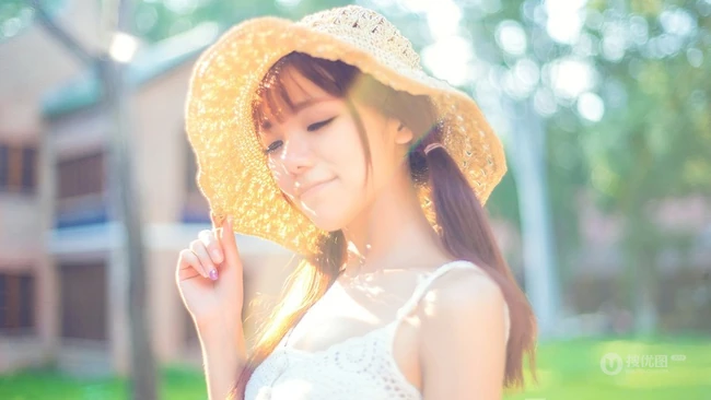 你的美正如你的微笑，公主裙可爱可爱女生户外写真