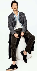 帅哥于朦胧写真图片，皮衣黑裤尽显狂野魅力