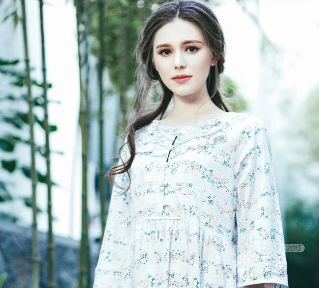 线条感白又长-俄罗斯靓丽可爱少女街拍写真