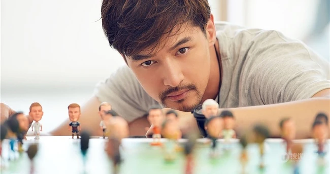 胡歌最新电视剧《旋风十一人》最新海报图片