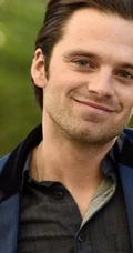 西装帅哥塞巴斯蒂安-斯坦（Sebastian Stan）写真
