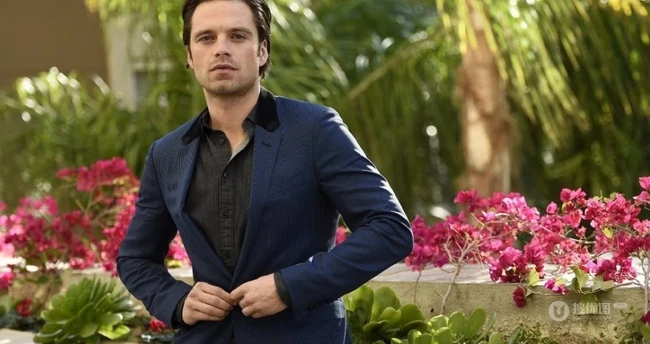 西装帅哥塞巴斯蒂安-斯坦（Sebastian Stan）写真
