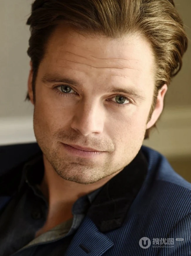 西装帅哥塞巴斯蒂安-斯坦（Sebastian Stan）写真