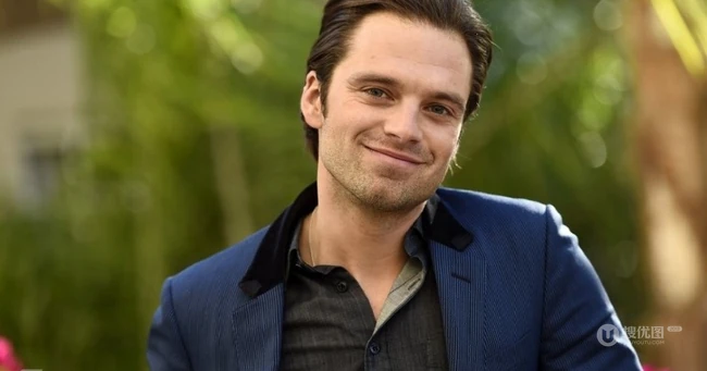 西装帅哥塞巴斯蒂安-斯坦（Sebastian Stan）写真