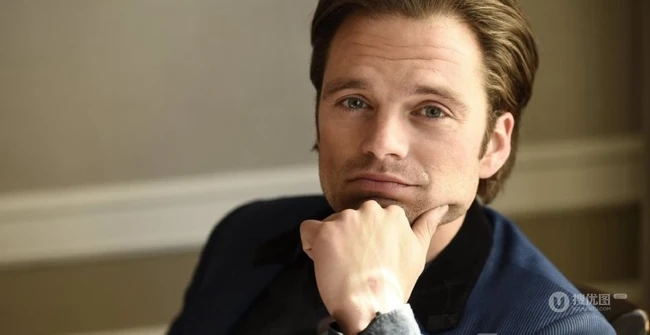 西装帅哥塞巴斯蒂安-斯坦（Sebastian Stan）写真
