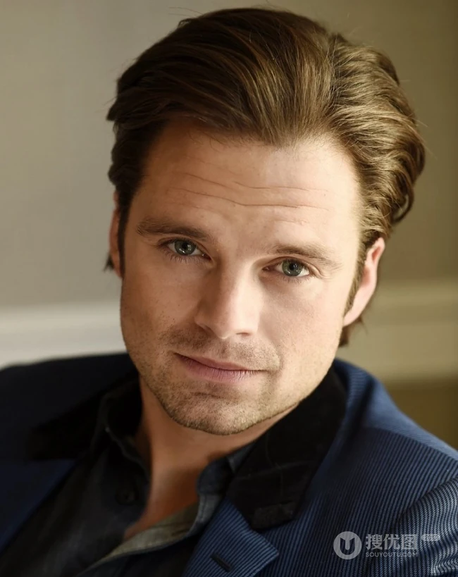 西装帅哥塞巴斯蒂安-斯坦（Sebastian Stan）写真