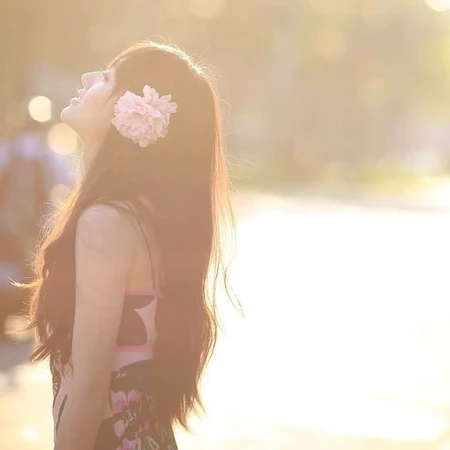 暖色调唯美长发女生清新图片