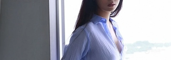 日本女演员馬場ふみか着宽大衬衫，玩转不一样的气质