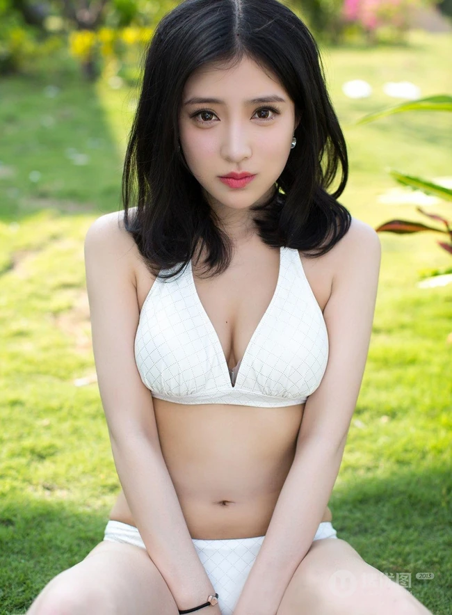 清新女模施忆佳KITTY白色比基家居服度假高清写真