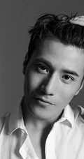 帅哥李晨浩黑白写真大片，大秀肌肉腹肌匀称身形