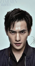 帅哥杨洋封面写真大片，手拿雨伞尽显型男魅力