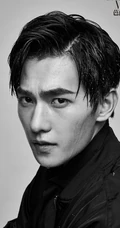 帅哥杨洋封面写真大片，手拿雨伞尽显型男魅力