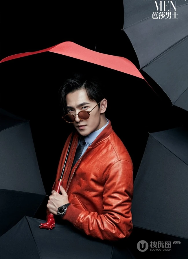 帅哥杨洋封面写真大片，手拿雨伞尽显型男魅力