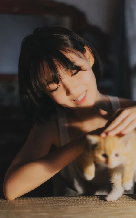 武大清新萌妹尹晨白背短裤居家唯美写真