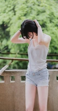 武大清新萌妹尹晨白背短裤居家唯美写真