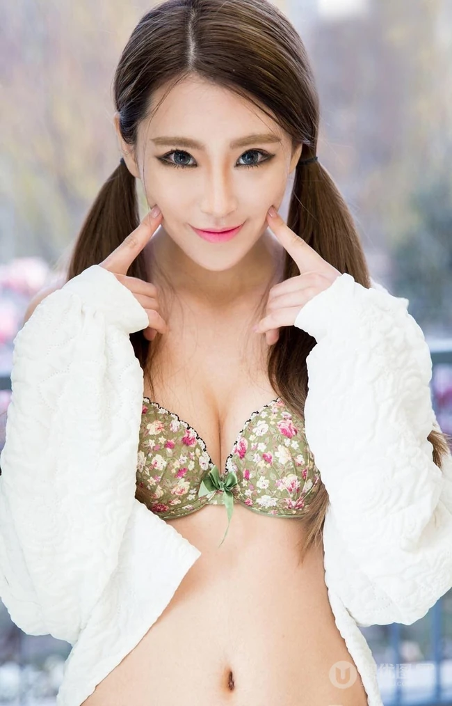 女生模特林宝娜家居写真写真秀，展青春少女气质魅力