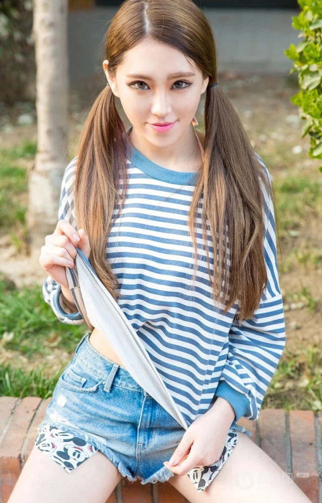 女生模特林宝娜家居写真写真秀，展青春少女气质魅力
