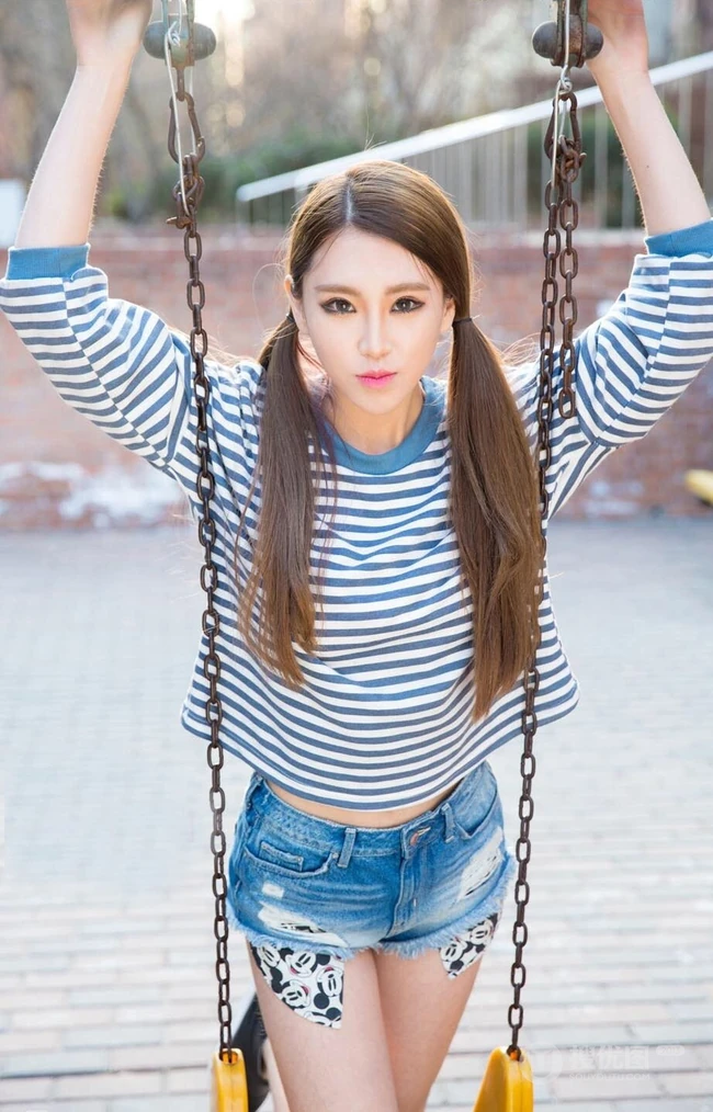 女生模特林宝娜家居写真写真秀，展青春少女气质魅力