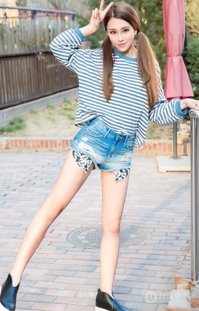 女生模特林宝娜家居写真写真秀，展青春少女气质魅力