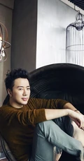 时尚暖男王浩钧写真大片，温暖眼神直照人心