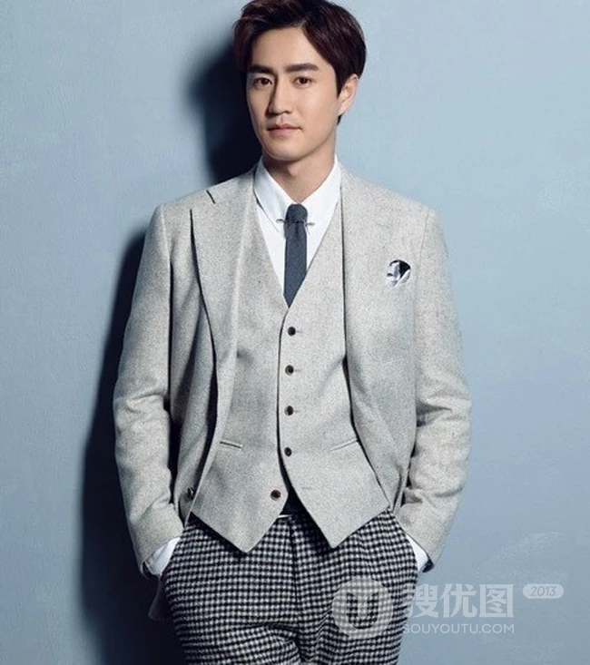 男演员杨玏西装革履写真大片，一展气质型男魅力