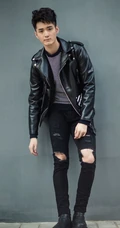 何奉天帅气写真 形象俊朗化身休闲潮男