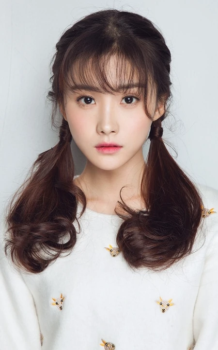 萌系少女王俞清纯写真，可爱傲娇楚楚动人