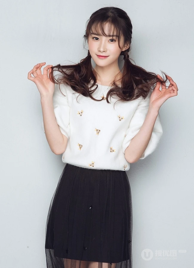 萌系少女王俞清纯写真，可爱傲娇楚楚动人