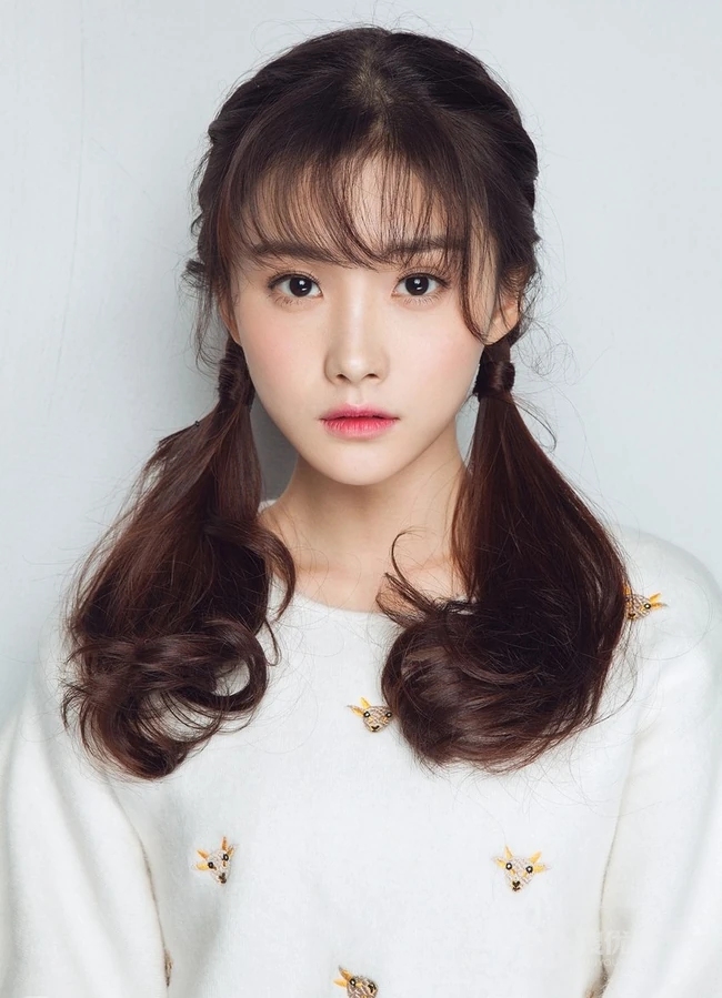 萌系少女王俞清纯写真，可爱傲娇楚楚动人
