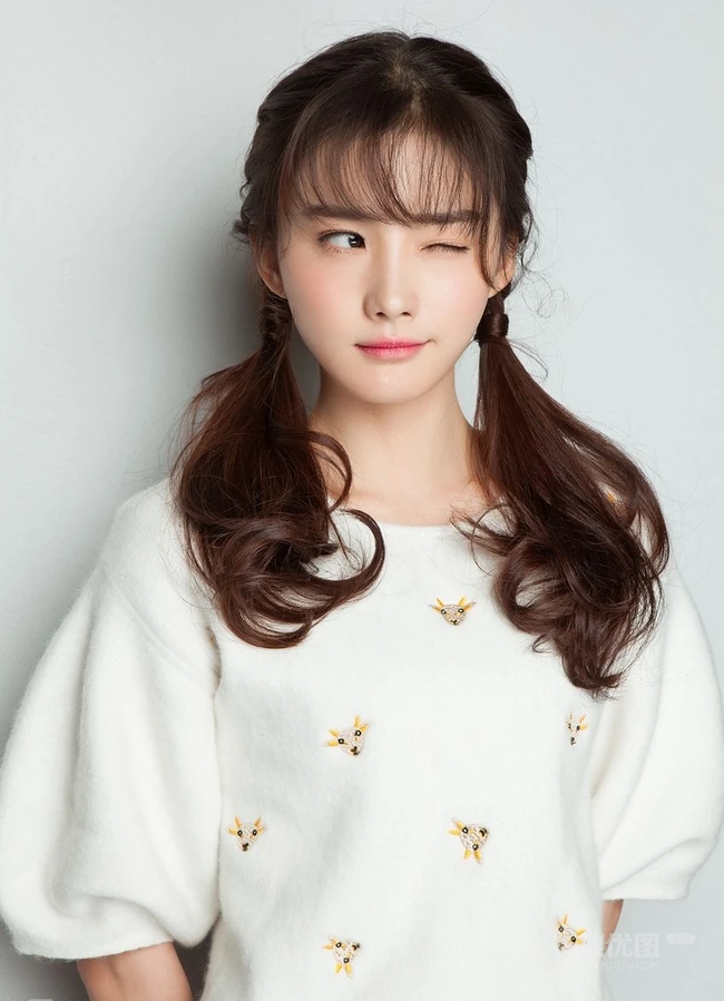 萌系少女王俞清纯写真，可爱傲娇楚楚动人
