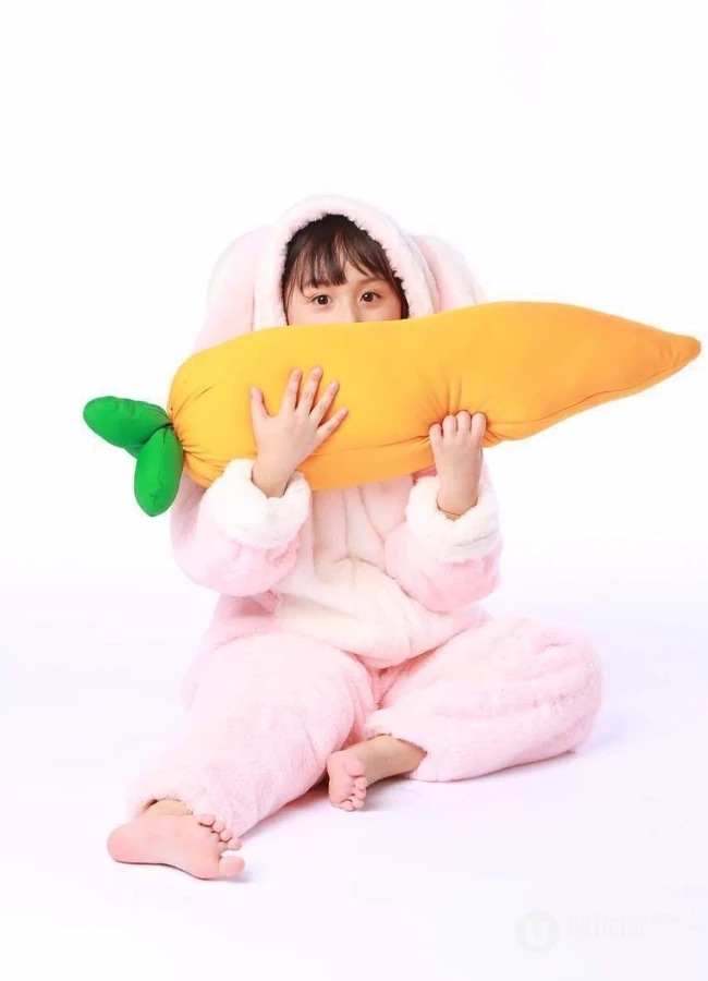 可爱女生刘楚恬浅粉可爱兔宝宝服饰装扮写真大片