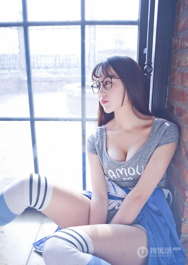 甜美气质女生赵小米Kitty运动装热裤写真美图