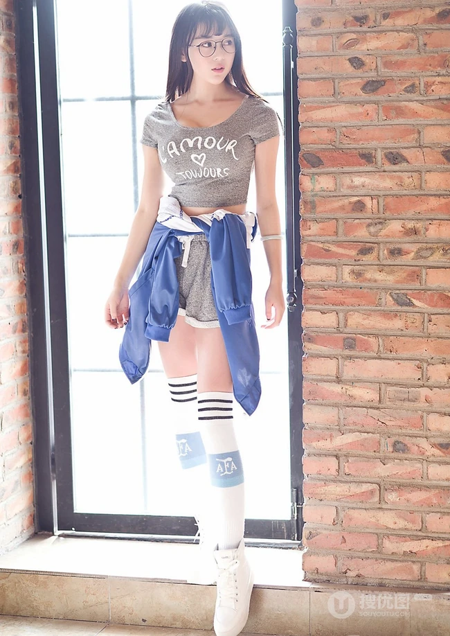 甜美气质女生赵小米Kitty运动装热裤写真美图