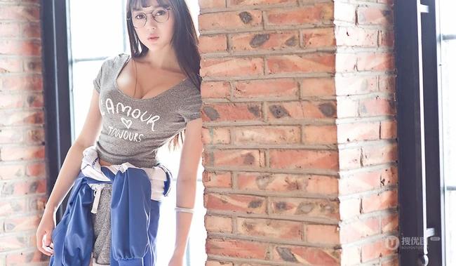 甜美气质女生赵小米Kitty运动装热裤写真美图