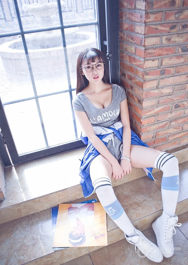 甜美气质女生赵小米Kitty运动装热裤写真美图