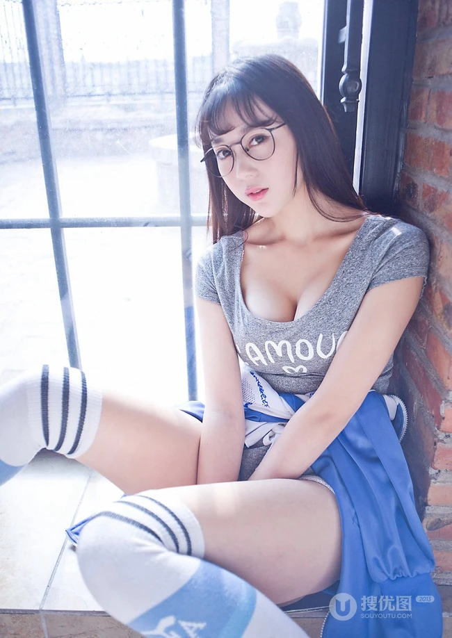 甜美气质女生赵小米Kitty运动装热裤写真美图